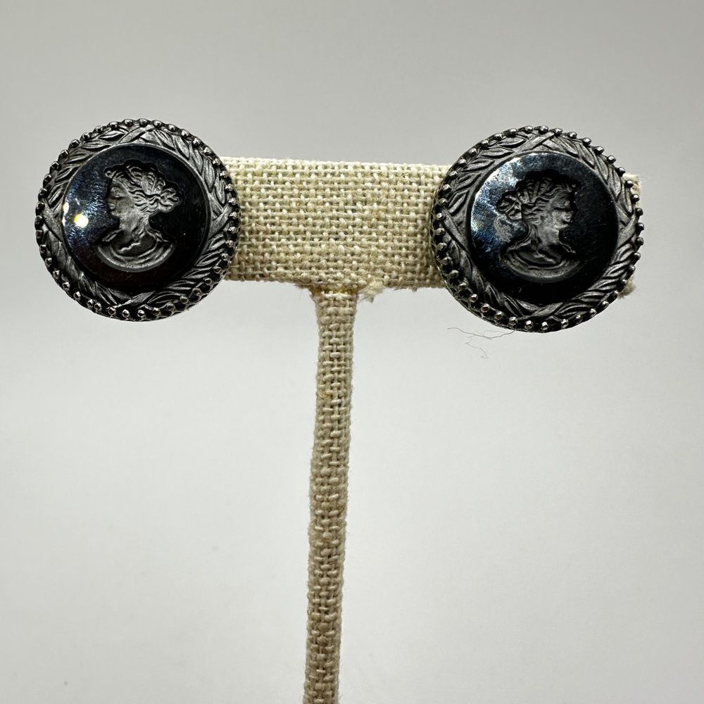 Vintage Whiting and Davis Black Glass Cameo‎ Clip-on Earrings!